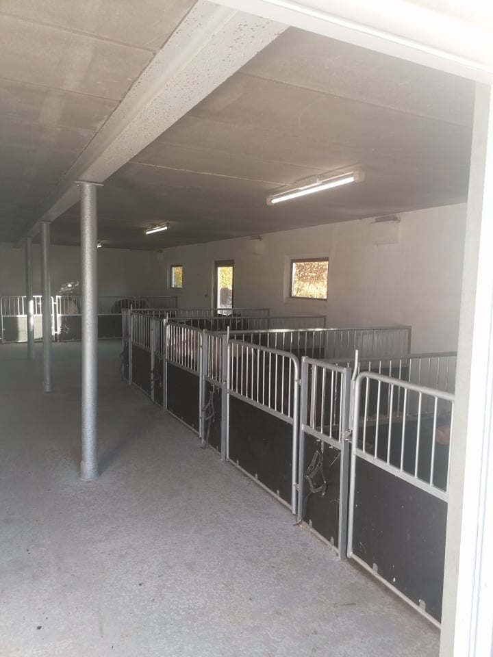 Stable with 7 boxes.